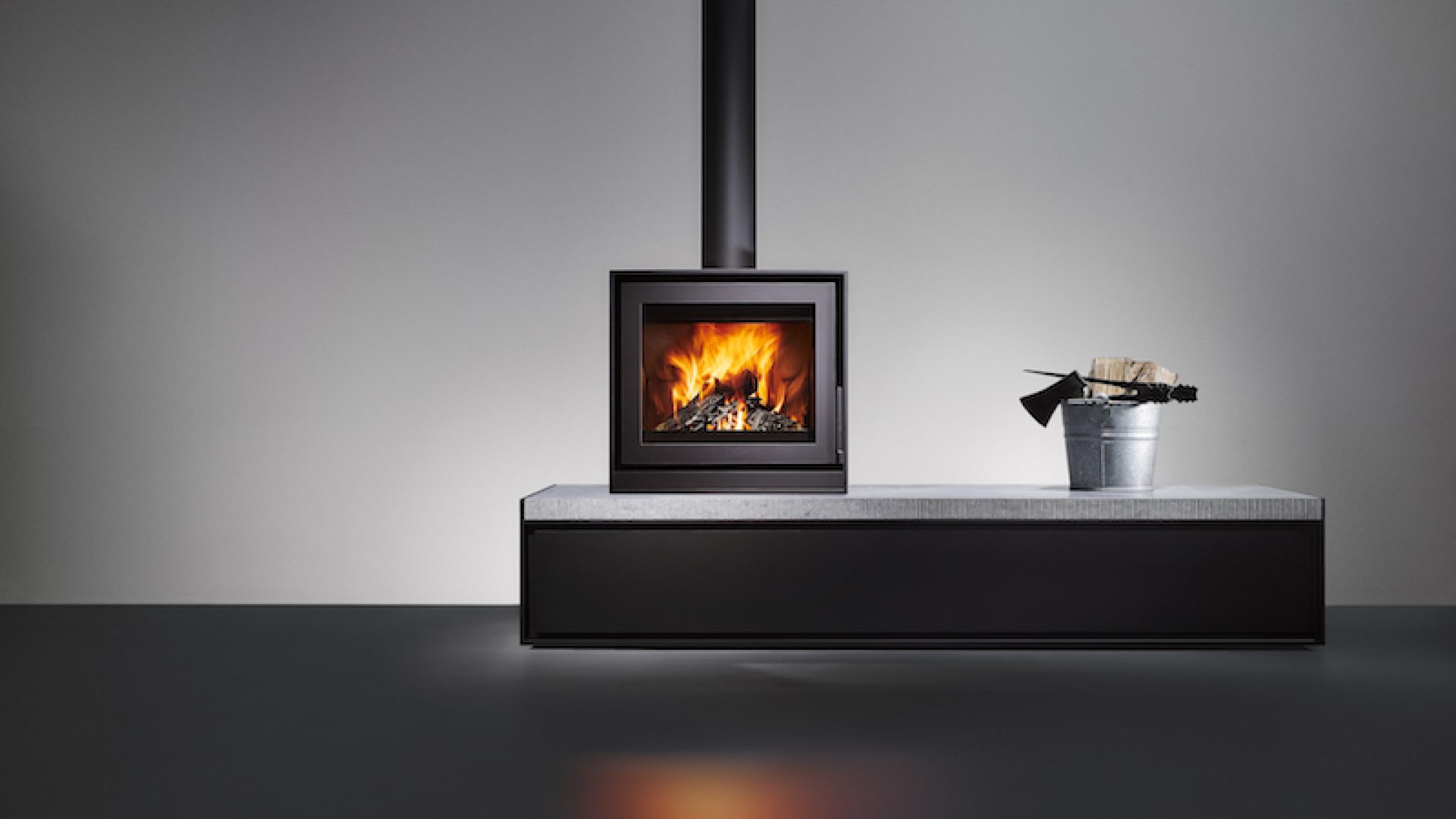 BOX 52 op stalen plateau met stenen bovenkant